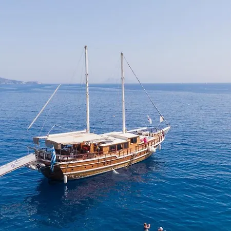 M/s Harmonia Hotel en barco Nea Artaki