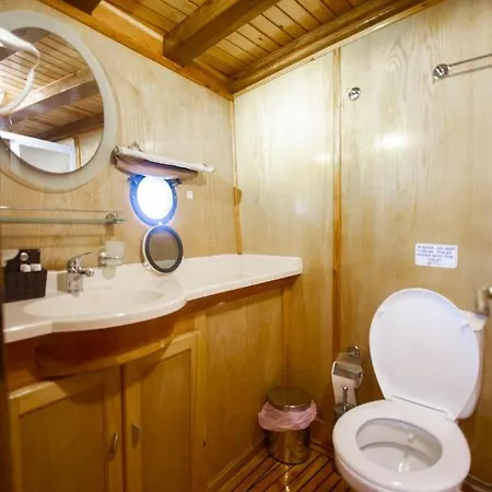 Hotel en barco M/s Harmonia