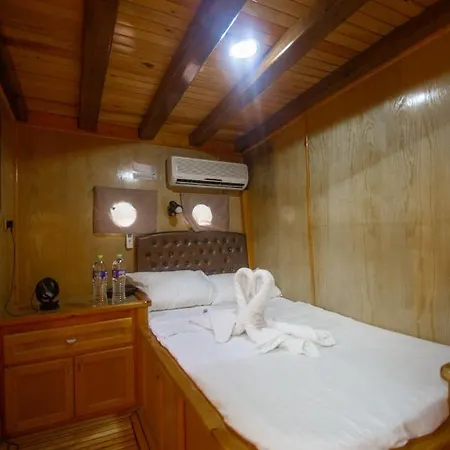 Hotel en barco M/s Harmonia
